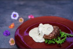 Mușchi de vită cu sos gorgonzola image