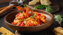Tagliatelle cu creveti image