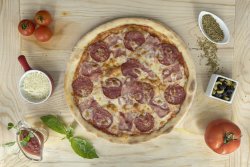 Pizza Prosciutto Salami image