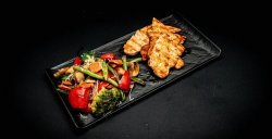 Pui grill cu legume image