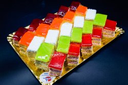 Platou mini prăjituri Tutti Frutti image