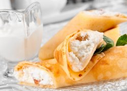 Clătite cu brânză,smântână și stafide image