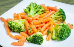 Brocolli cu baby morcovei image