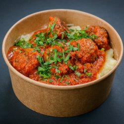 1+1 gratuit: Chiftele cu piure și sos marinara image