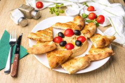Humus & focaccia image