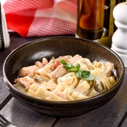 Tagliatelle cu somon și sparanghel image