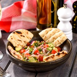 Salată cu avocado image