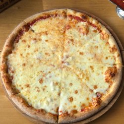 Pizza Quattro Formaggi image