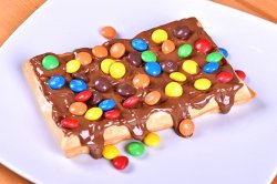 Waffles cu Nutella și bomboane M&M`s image
