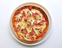 Pizza Prosciutto Funghi image