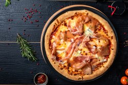 Quattro formaggi con Prosciutto crudo image