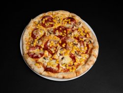 Pizza picantă cu porumb image