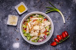 Salată cu piept de pui image