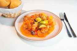 Porc catalan cu legume și mămăligă image