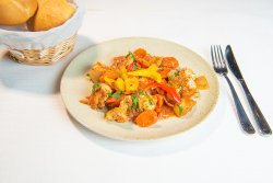 Tocană bucovineană carne de pui mamaliga image