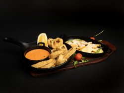Calamari pane cu cartofiori & sos roze image