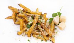 Cartofi prăjiți cu parmesan image