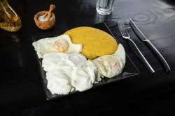 Ochiuri cu brânză și smântână, mămăliguță image