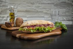 Sandwich cu Ton image