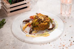 Wok de vită cu orez, legume în sos teriyaki și sos miso image