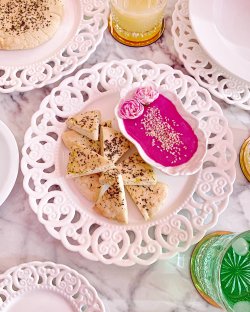 Hummus & pita image