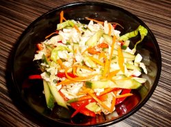 Salata de pui cu legume image