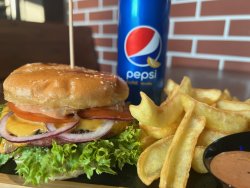 20% reducere: Veggie burger + cartofi + sos + răcoritoare la alegere image