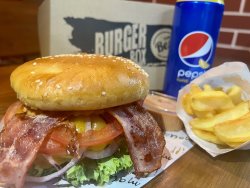 30% reducere: Beef King burger + cartofi + sos + răcoritoare la alegere image