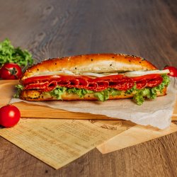 Sandwich cu salam și mozzarella image