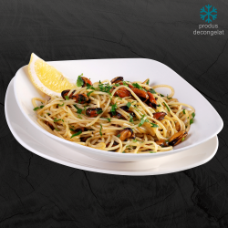 Spaghetti cu midii și vin image