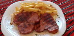 Ceafa afumata la grill+cartofi prajiti image