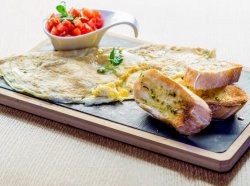 Omletă Quattro formaggi image