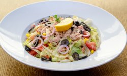 Salată cu ton si avocado image