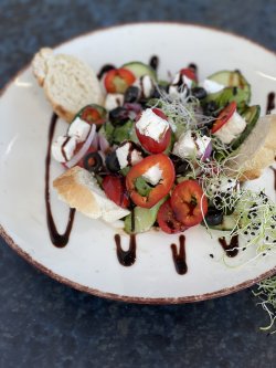 Salata Mediterana image