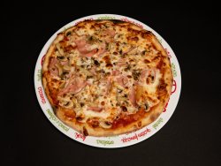 Pizza Prosciutto e funghi﻿ image