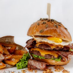 Burgerul Nebun (egg&bacon)  image