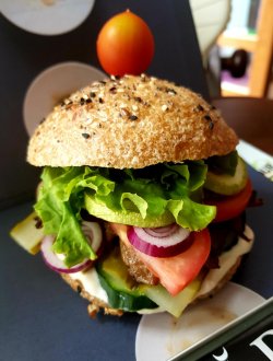 Burger cu ciuperci/ chiflă cu maia image