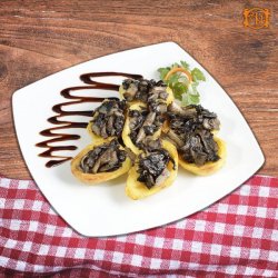 Cartofi umpluți cu ciuperci image