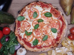 Pizza cu mozzarella, roșii și busuioc (pentru copii) image