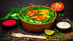 Salată de Pui & Avocado image