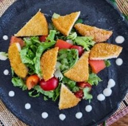 Salata cu piept de pui + Apa plata image