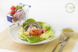 Salată al salmono image