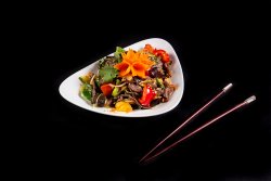 Salată tailandeză de vită image