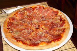 Quattro Formaggi E Crudo image