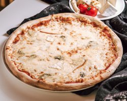 Pizza Quattro Formaggi image