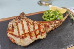 Cotlet de porc cu os - la grătar image