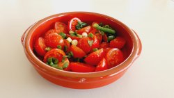 Salată de roșii cherry image