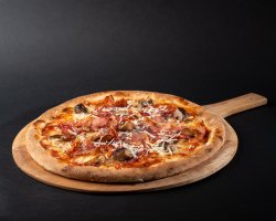 Pizza Tirolese image