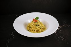 Spaghetti aglio, olio e peperoncino image