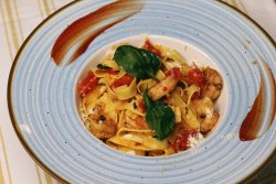Shrimp pasta image